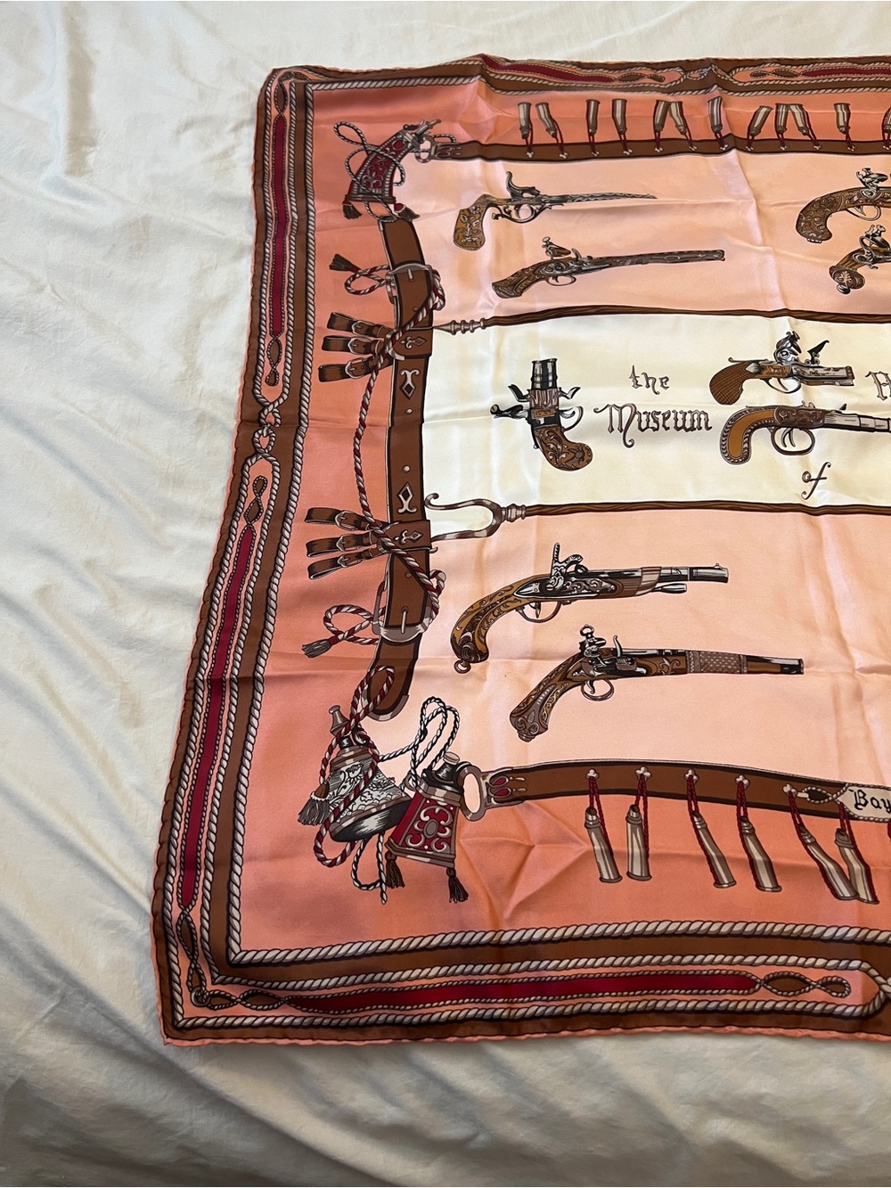 Vintage Museum of Historical Arms Scarf -features antique pistol firearms - Picture 3 of 6